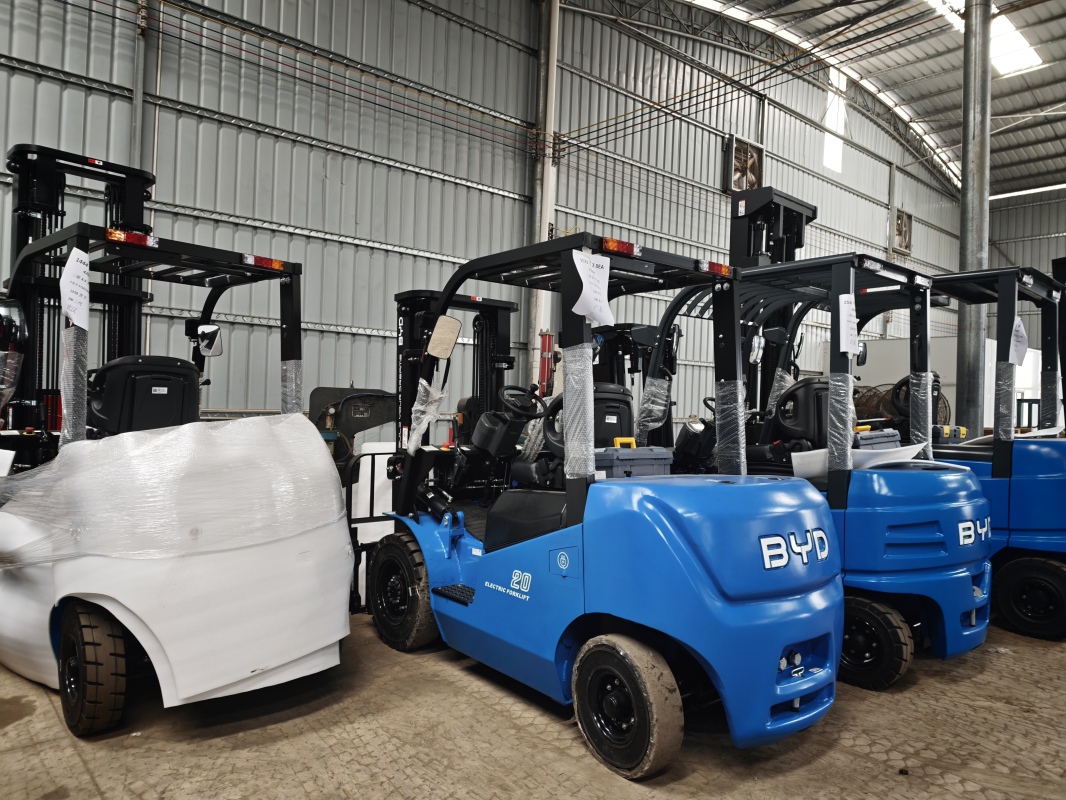 How reach truck improves inventory efficiency in high-level storage areas