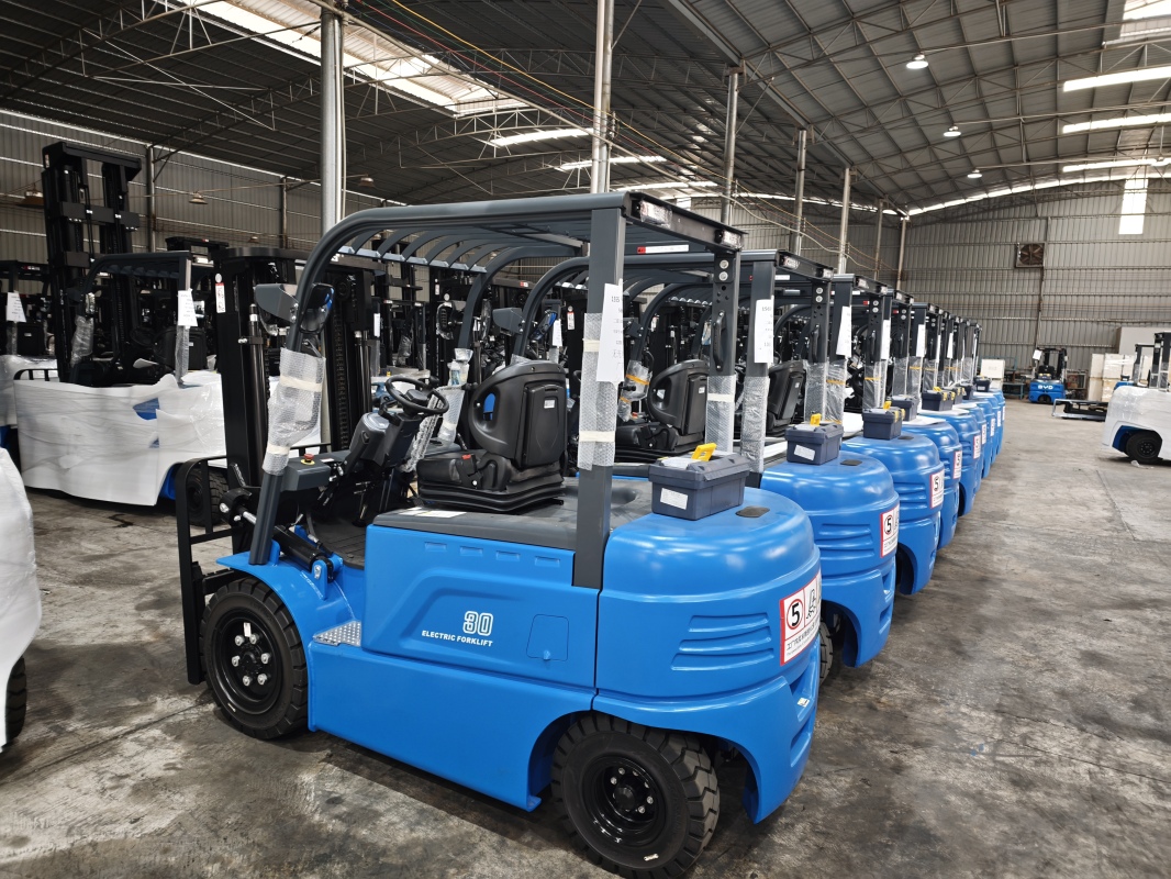 Forklift battery comparison: impact on f