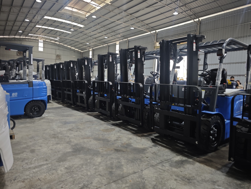 Selection points of semi electric stacker for cold storage environments