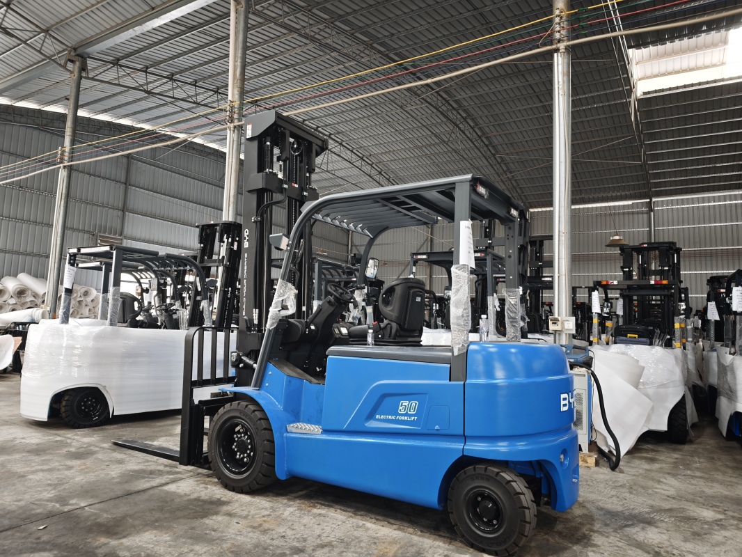 How daily maintenance extends forklift battery lifespan prac